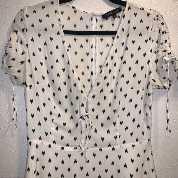 Simple Patterned Mini Dress with Ties and a Lining - Picture 3 of 7